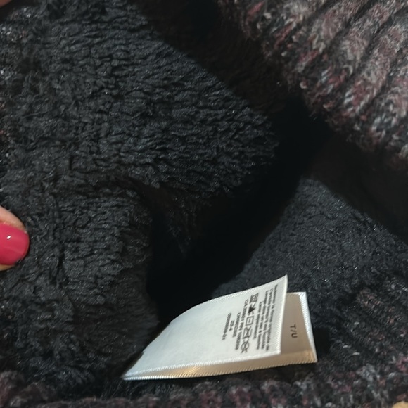 Lululemon textured, fleece line knit beanie.NWT. OS - Picture 7 of 8